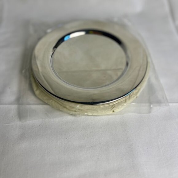 8 Vintage Oneida Silversmiths 6"  Silver Plated Dessert, tea plate # 06-804-6160 - Picture 3 of 6